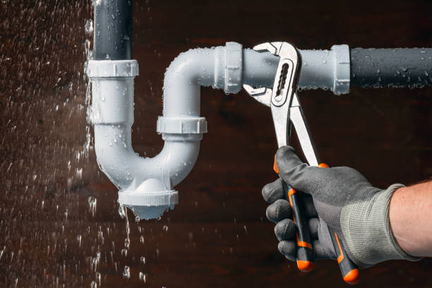 Professional Emergency Plumber technician working in Gilbertsville, KY